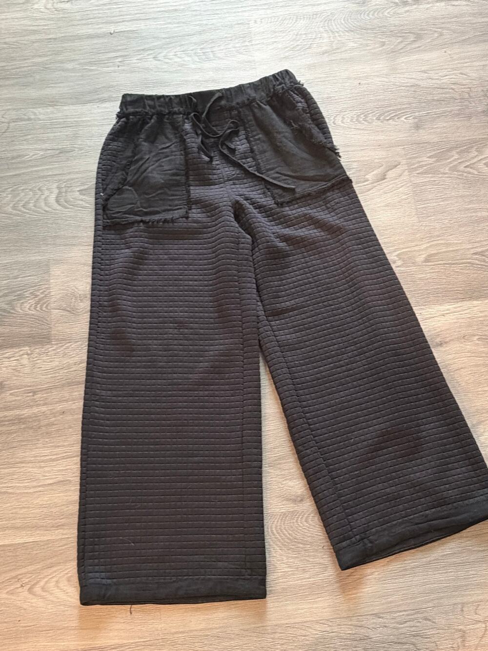 Umgee size small black textured wide leg pants mixed fabrics